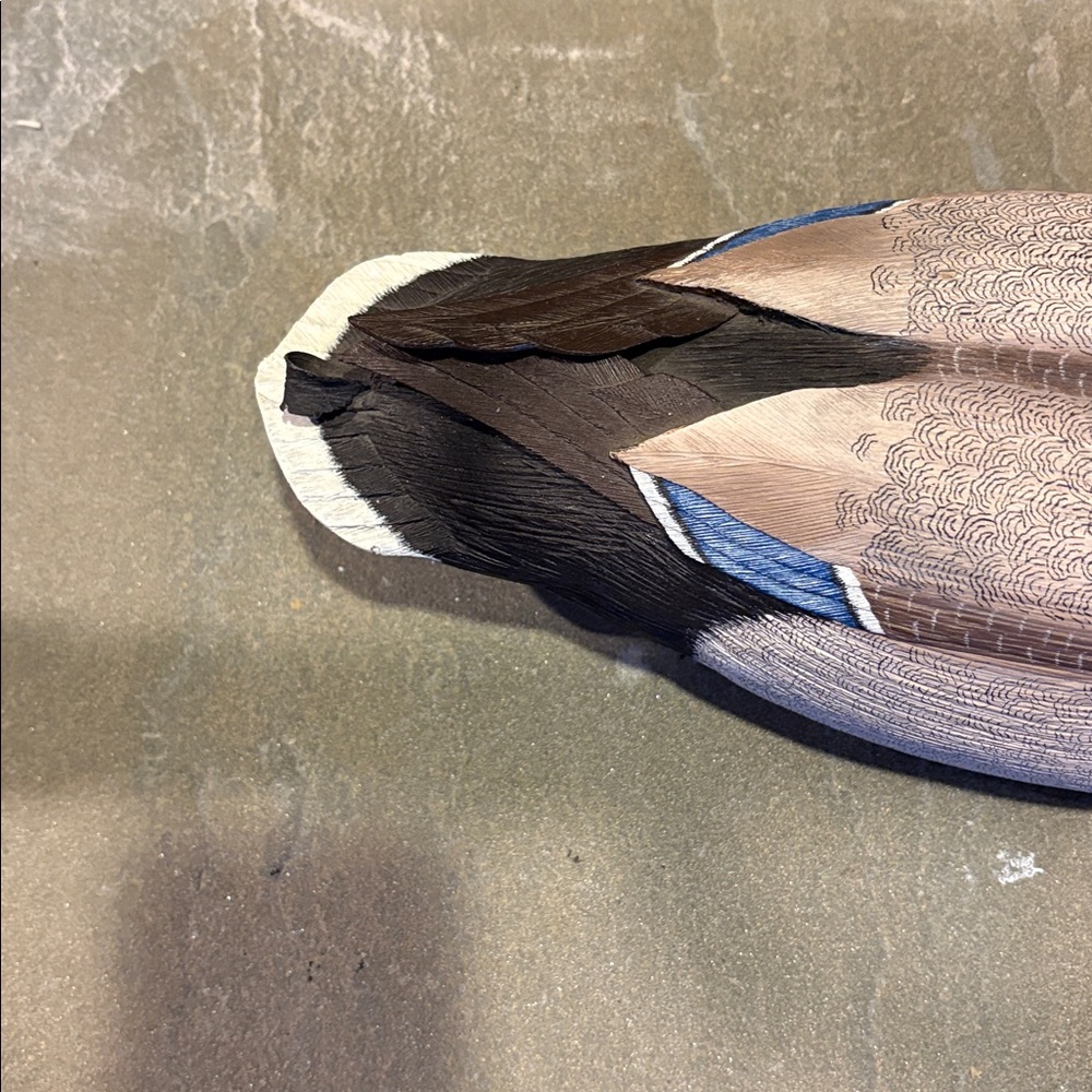 Hand carved wooden decoy duck signed - Picture 3 of 4